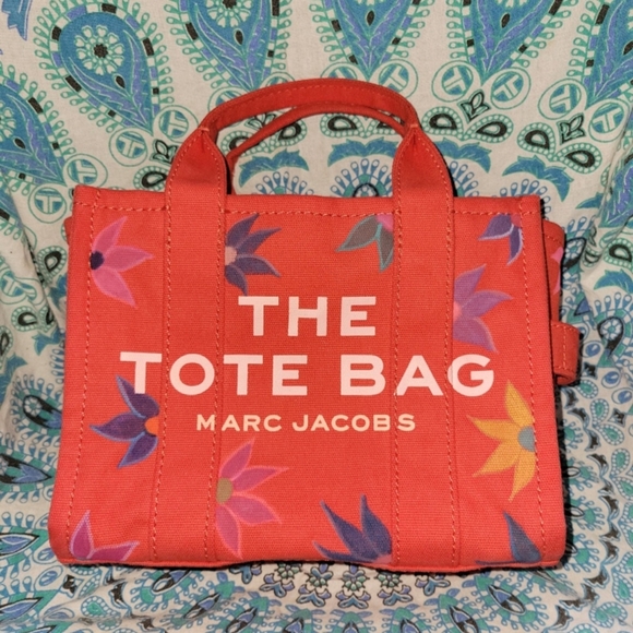 Marc Jacobs Handbags - Marc Jacobs The Tote Bag